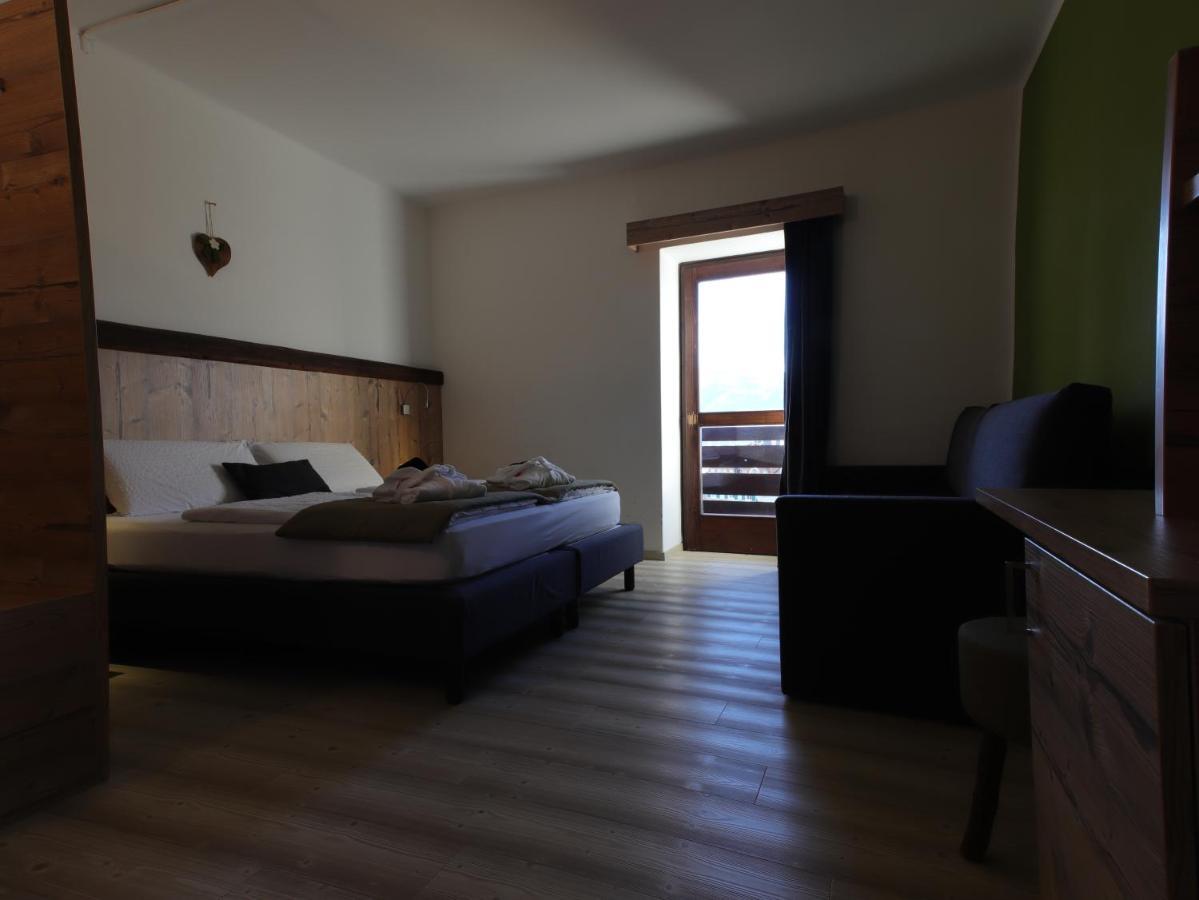Hotel Alla Rocca Varena Luaran gambar