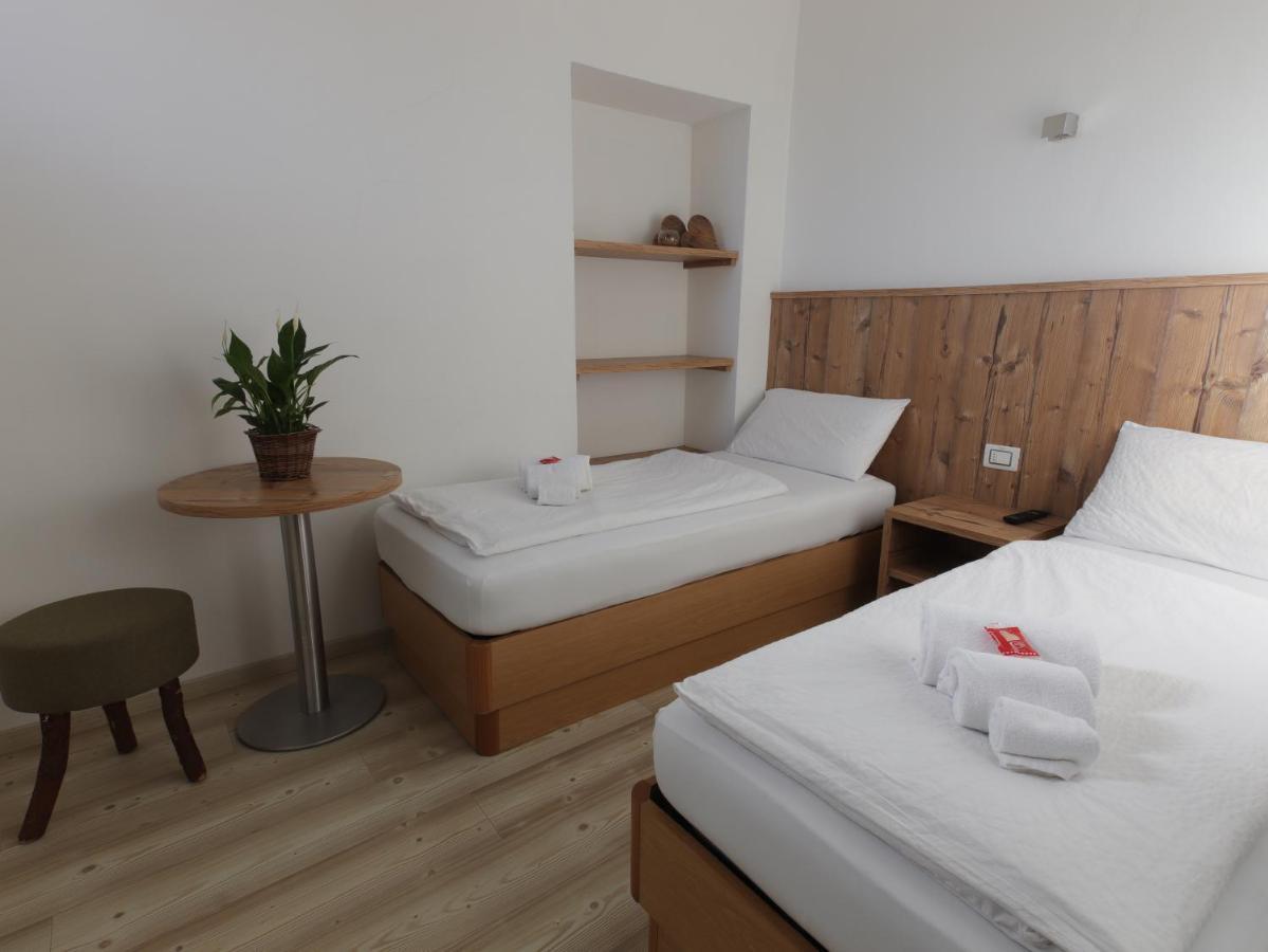 Hotel Alla Rocca Varena Luaran gambar
