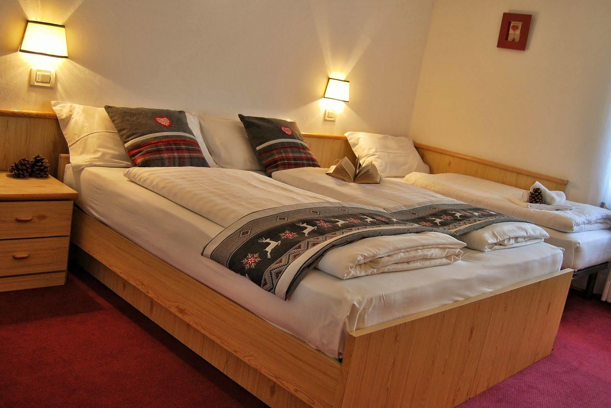 Hotel Alla Rocca Varena Luaran gambar