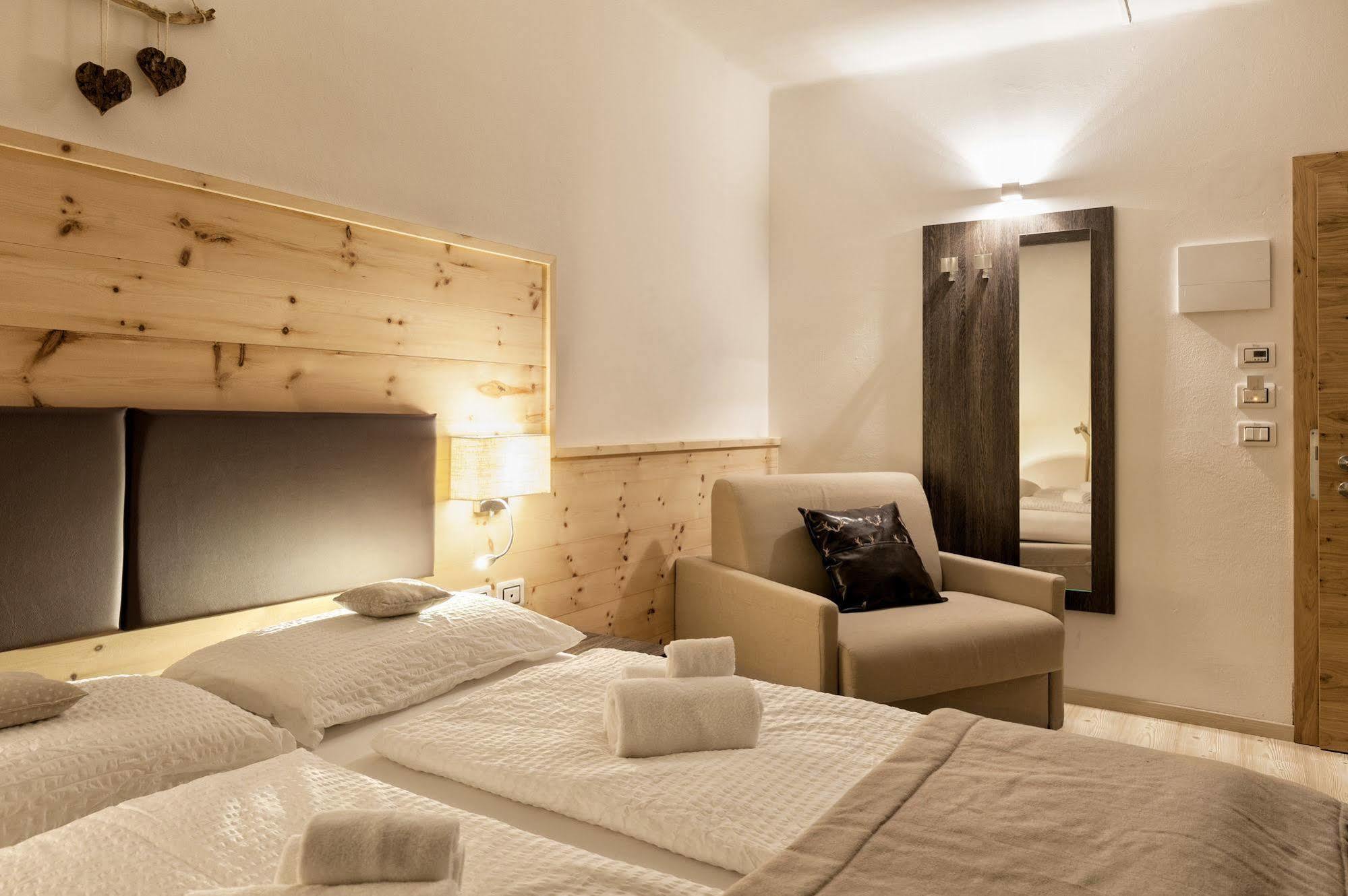 Hotel Alla Rocca Varena Luaran gambar