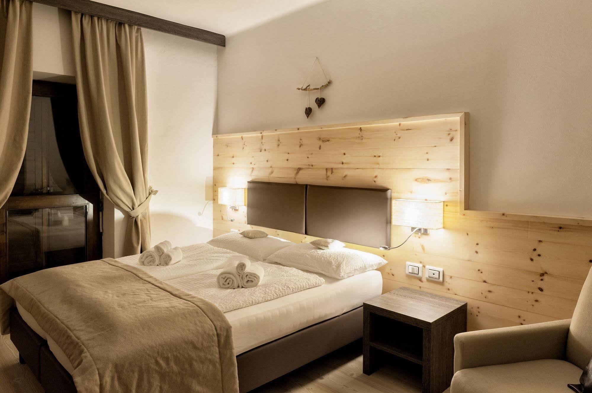 Hotel Alla Rocca Varena Luaran gambar